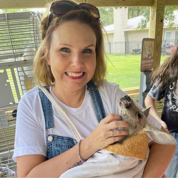 Meet your Posher, Ashley - Picture 1 of 1